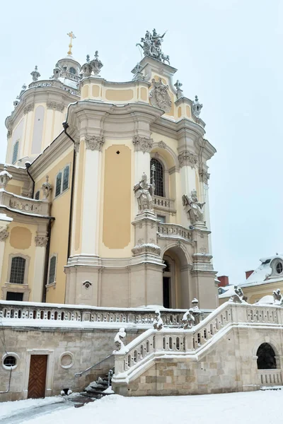 Vroege ochtend winter St. George Cathedral in Lviv, Oekraïne — Stockfoto