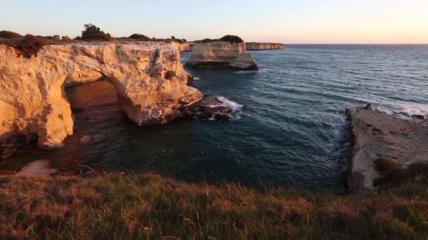 Sunrise Seascape Cliffs Rocky Arch Stacks Faraglioni Torre Sant Andrea — Vídeo de Stock