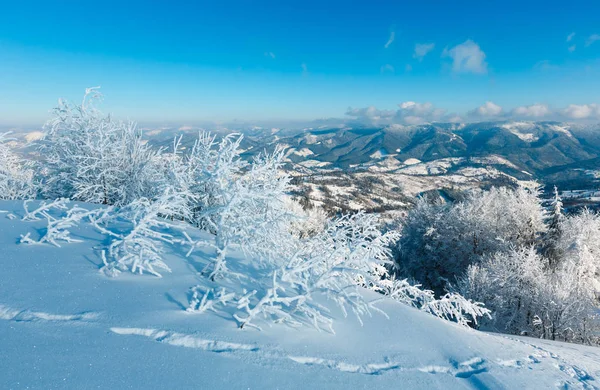 Winter schneebedeckte Berglandschaft — Stockfoto