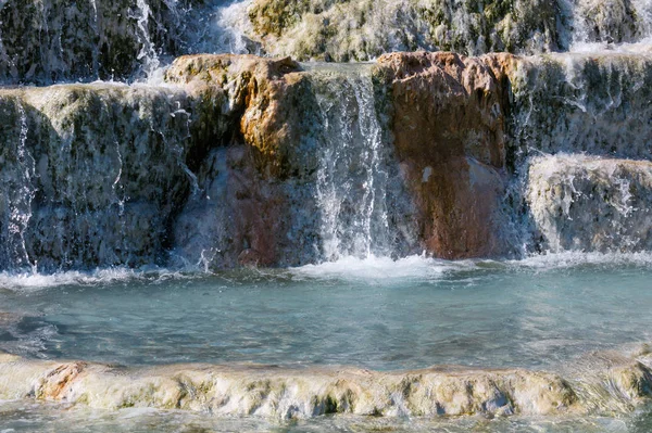 Balneario natural Saturnia termas, Italia — Foto de Stock