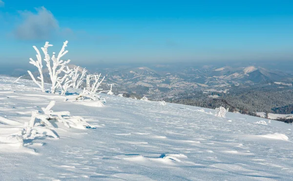 Inverno montagna innevata paesaggio — Foto Stock