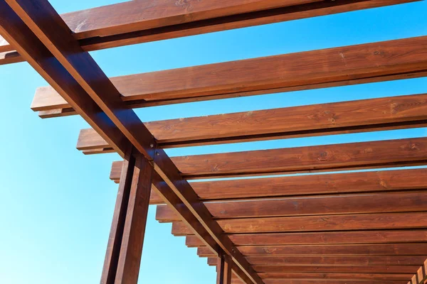 Součástí dřevěné střešní konstrukce. — Stock fotografie