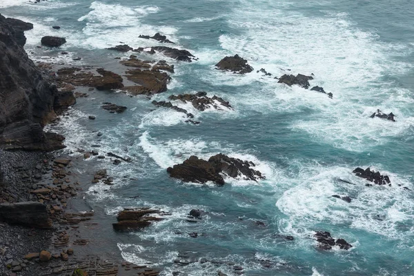 Summer Atlantic rocky coast (Algarve, Portugal). — Stock Photo, Image