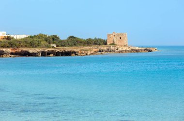 Torre Specchia Ruggeri yaz plaj, Puglia, İtalya