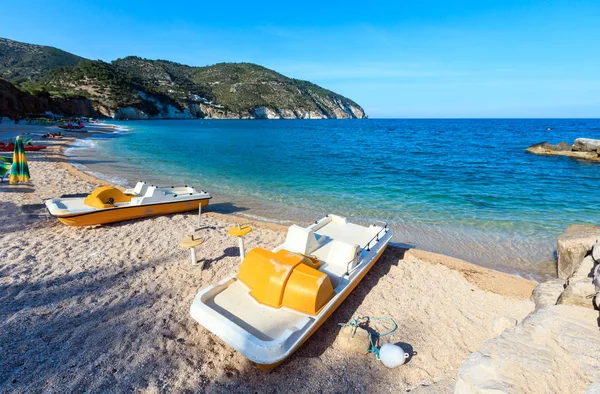 Spiaggia estiva sul mare Contrada Mattinatella, penisola del Gargano a Pug — Foto Stock