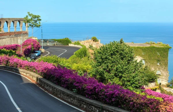 Taormina city flowers scene, Sicile, Italie — Photo