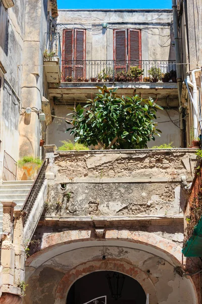 Με θέα στο δρόμο Ortigia, Συρακούσες, Σικελία, Ιταλία. — Φωτογραφία Αρχείου