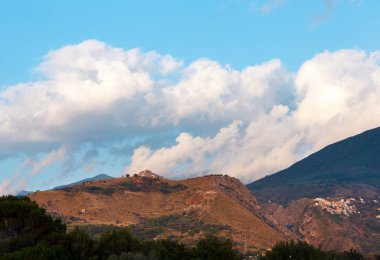 Cosenza dağlar yaz akşam görünümü, İtalya