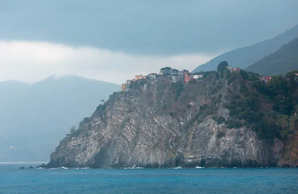 Vue d'été Corniglia depuis Manarola, Cinque Terre, Italie — Photo