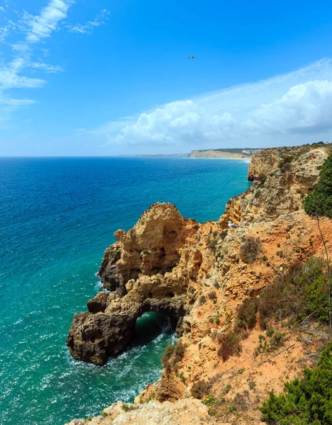 Costa atlântica rochosa (Algarve, Portugal) ). — Fotografia de Stock