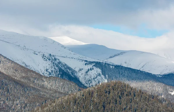 Mattina inverno montagna cresta — Foto Stock