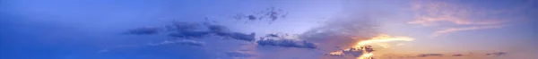 Sonnenuntergang Himmel mit hoher Auflösung Hintergrund mit Wolken — Stockfoto