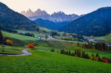 Sonbahar Şafağı Santa Magdalena Ünlü İtalyan Dolomitleri Köyü