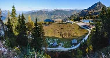 Huzurlu sonbahar Alpleri dağ manzarası. Reiteralm, Steiermark, Austr