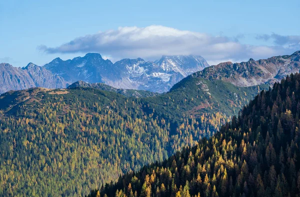 秋天平静的阿尔卑斯山景色. 重述Alm, Steiermark, Austr — 图库照片