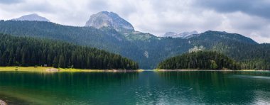 Kara Göl (Crno jezero) yaz manzarası. Zabljak, Karadağ. 