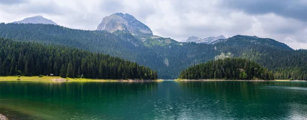 Lago Negro (Crno jezero) paisaje de verano. Zabljak, Montenegro . —  Fotos de Stock