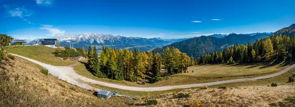 秋天平静的阿尔卑斯山景色. 重述Alm, Steiermark, Austr — 图库照片