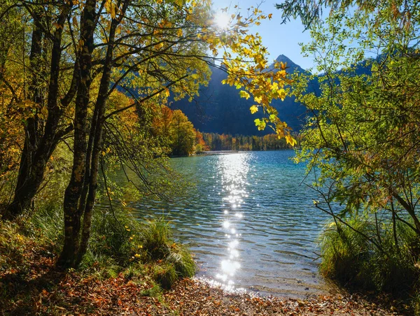 Peaceful Autumn Alps mountain lake Offensee lake, Salzkammergut, — Stock Photo, Image