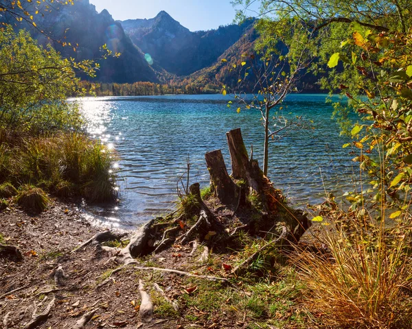 Alpes de outono pacífica lago de montanha Offensee lago, Salzkammergut , — Fotografia de Stock