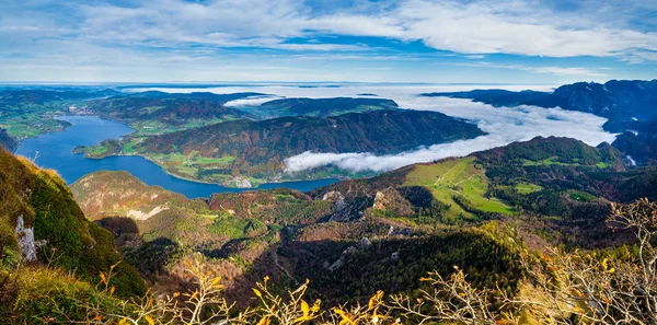 Malebný podzimní Alpy pohled na horská jezera ze Schafbergova pohledu — Stock fotografie