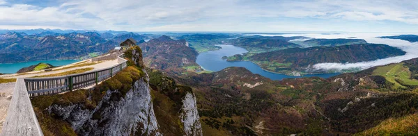 Malebný podzimní Alpy pohled na horská jezera ze Schafbergova pohledu — Stock fotografie