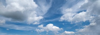 bulutlu mavi gökyüzü arkaplanı