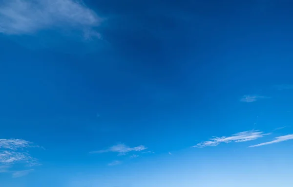 蓝天背景，云彩 — 图库照片