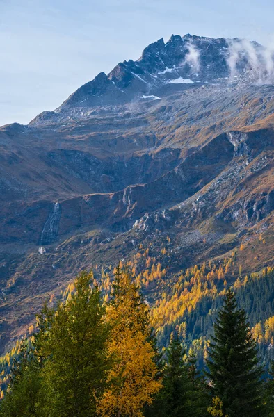 Otoño Alpes montaña vista de la tarde desde Felbertauernstrasse camino , — Foto de Stock