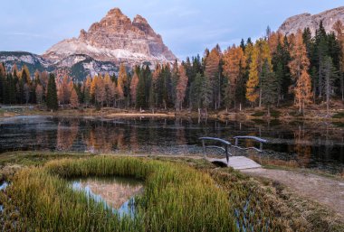 Beautiful autumn evening Lake Antorno and Three Peaks of Lavared