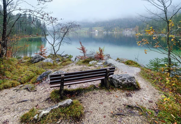 Mountain alpine autumn lake Hintersee, Berchtesgaden national pa — Stockfoto