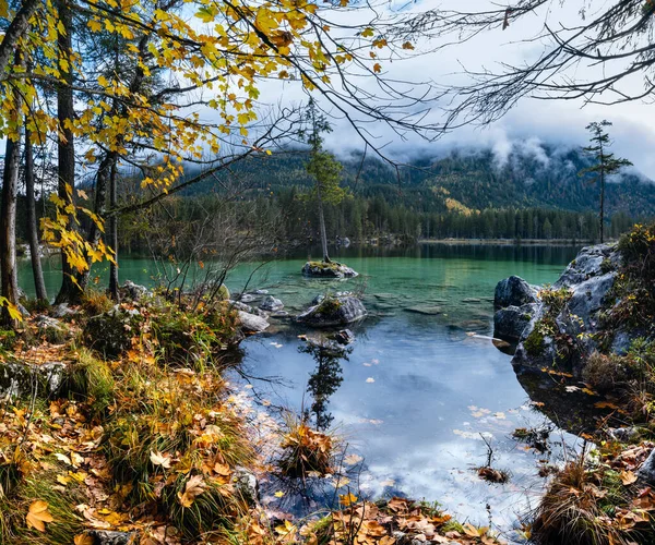 Mountain alpine autumn lake Hintersee, Berchtesgaden national pa — Stok fotoğraf