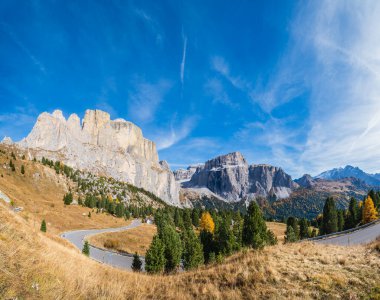 Autumn alpine Dolomites rocky  mountain scene, Sudtirol, Italy. 