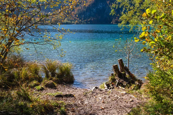 Otoño pacífico Alpes lago de montaña Offensee lago, Salzkammergut , —  Fotos de Stock