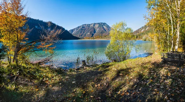 Spokojne Alpy Jesienne górskie jezioro Offensee jezioro, Salzkammergut, — Zdjęcie stockowe