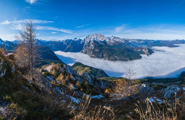 Herfst Alpen berg mistige ochtend uitzicht vanaf Jenner Viewing Plat — Stockfoto