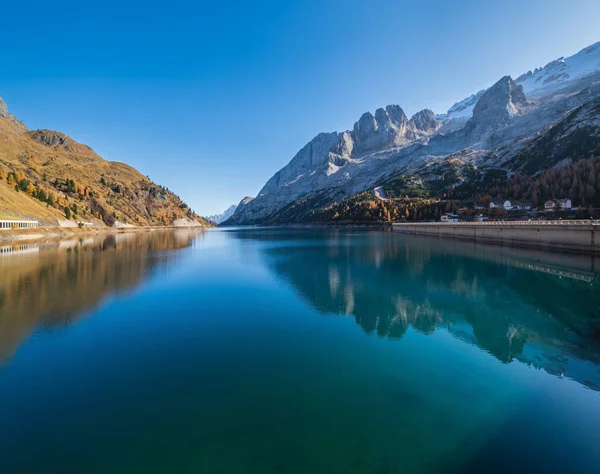 Autumn alpine Fedaia mountain Lake and Pass, Trentino, Dolomites — Stock Photo, Image