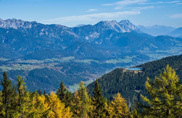 Klidný podzimní Alpy pohled na hory. Reiteralm, Steiermark, Austr — Stock fotografie