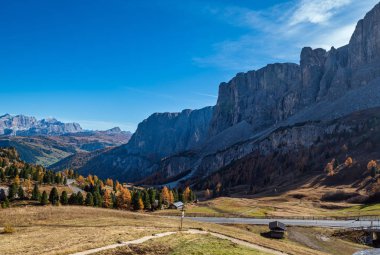 Autumn alpine Dolomites rocky  mountain scene, Sudtirol, Italy. 