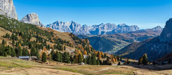 Otoño alpino Dolomitas escena de montaña rocosa, Sudtirol, Italia . — Foto de Stock