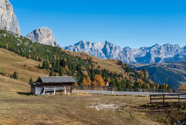 Φθινόπωρο αλπική Dolomites βραχώδη ορεινή σκηνή, Sudtirol, Ιταλία. — Φωτογραφία Αρχείου