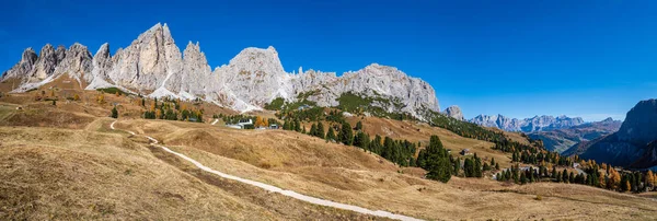 Outono Dolomitas alpinas cena montanha rochosa, Sudtirol, Itália . — Fotografia de Stock