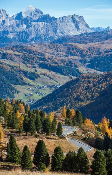 Otoño alpino Dolomitas escena de montaña rocosa, Sudtirol, Italia . — Foto de Stock