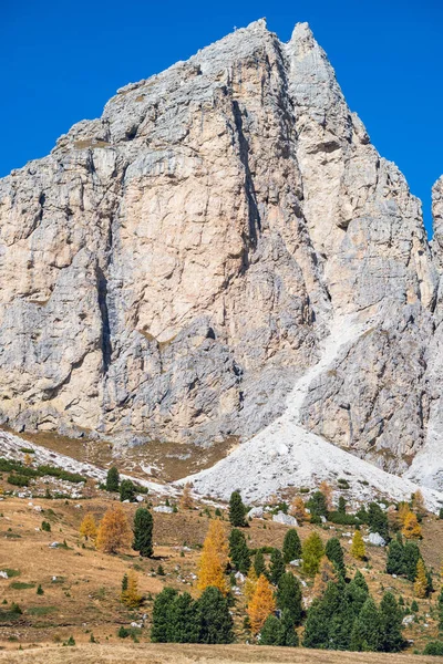 Otoño alpino Dolomitas escena de montaña rocosa, Sudtirol, Italia . — Foto de Stock