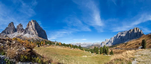 Осінні альпійські Доломіти скелясті гори Судтіроль (Італія).. — стокове фото