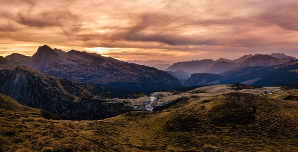 Вечірні Сутінки Осінніх Альпійських Доломітів Тренто Італія Вид Озера Або — стокове фото
