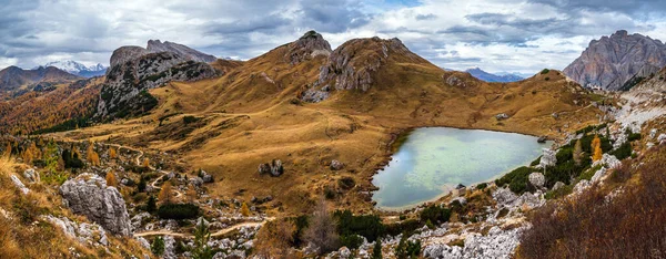 Matin Couvert Automne Alpin Dolomites Scène Montagne Peaceful Valparola Path — Photo