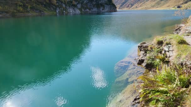 Soleado Otoño Alpino Tappenkarsee Lago Pintoresco Con Agua Transparente Clara — Vídeo de stock