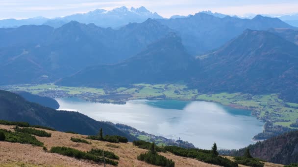 从Schafberg的观点看美丽的秋天阿尔卑斯山狼群湖 奥地利北部Salzkammergut — 图库视频影像
