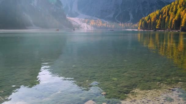 Herbstlich Friedlicher Alpensee Oder Pragser Wildsee Fanes Sennes Prags Nationalpark — Stockvideo